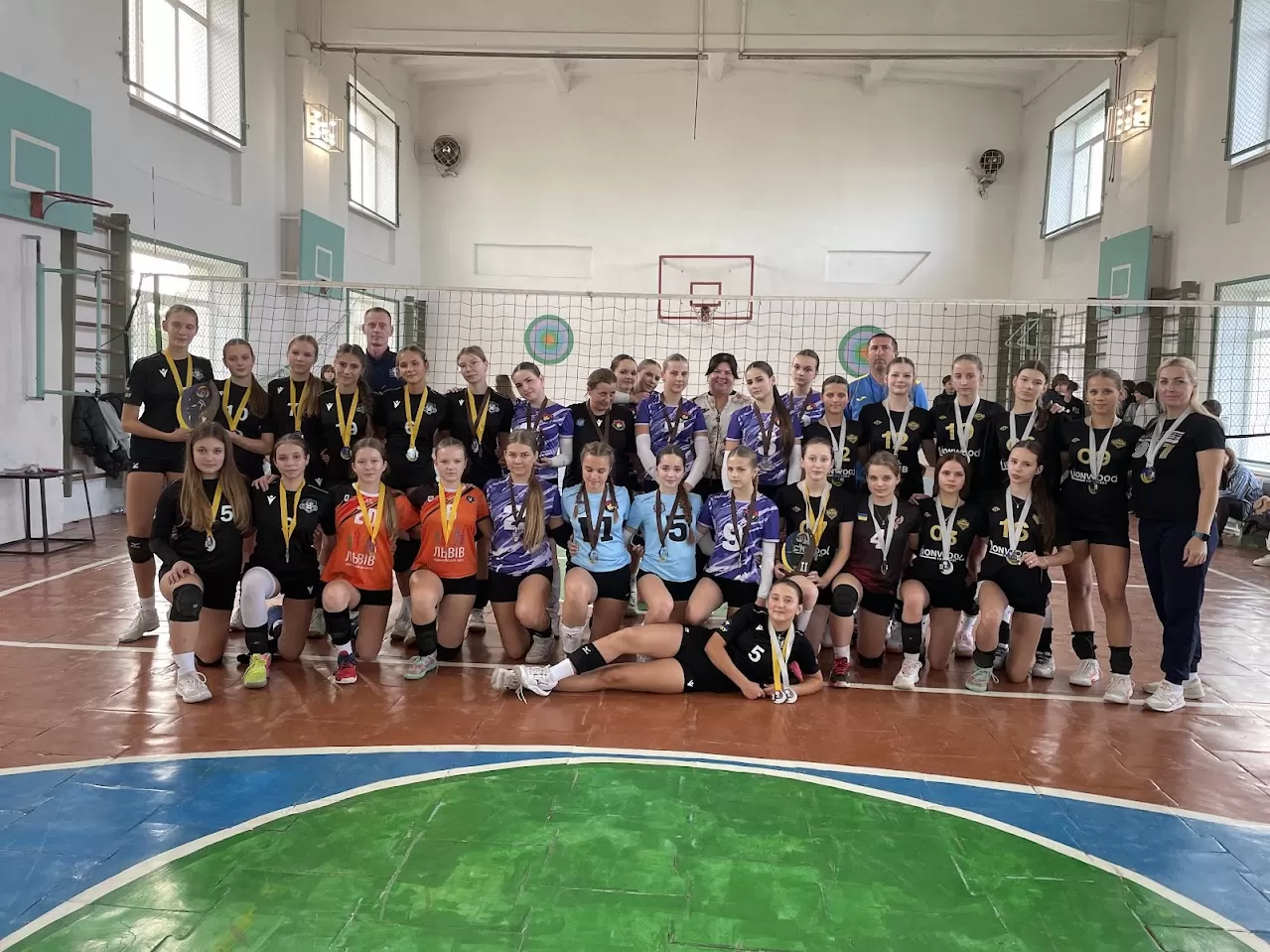 Волейбольні баталії у Мостиськах: традиційний турнір до Дня міста!